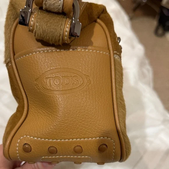 Vintage TOD’S Tan Suede/Natural Hair Shoulder Bag. - Picture 7 of 7